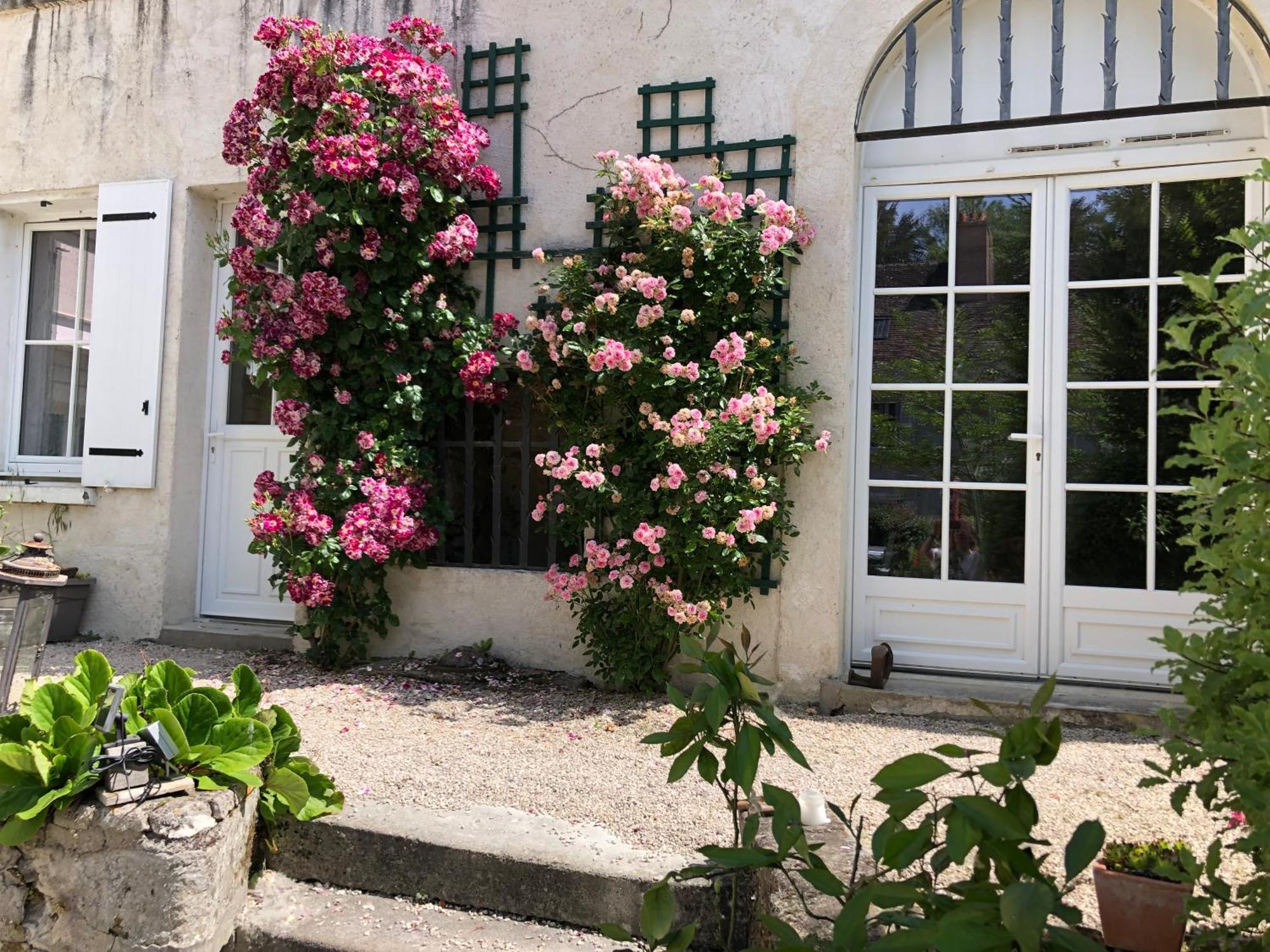 Les Troglos De La Tufolière